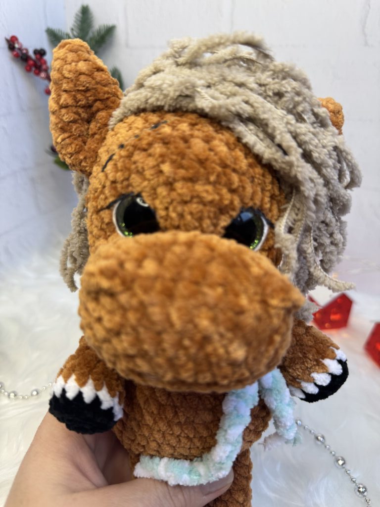 Лошадь вязаная