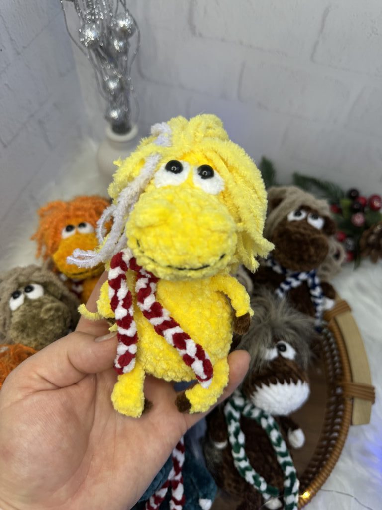 Вязаная лошадка