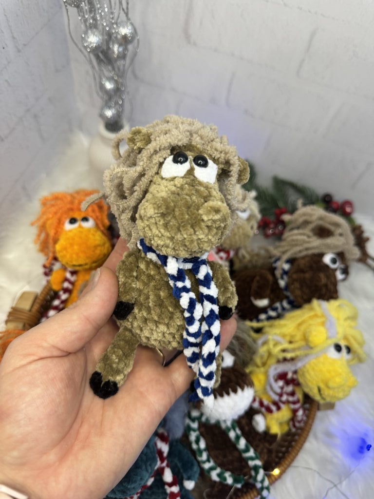 Вязаная лошадка