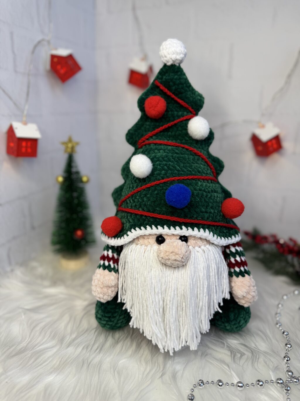 Гном вязаный