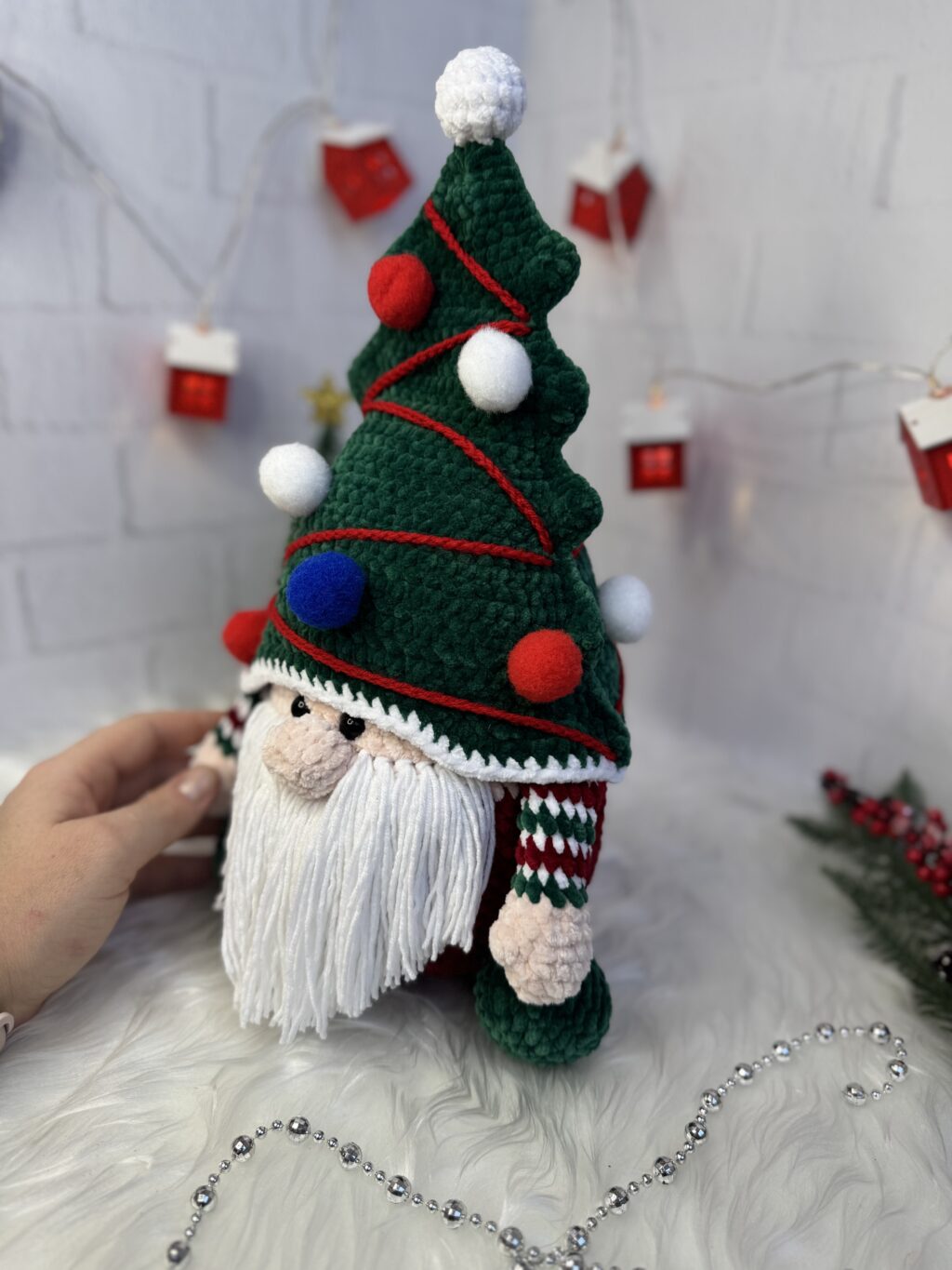 Гном вязаный