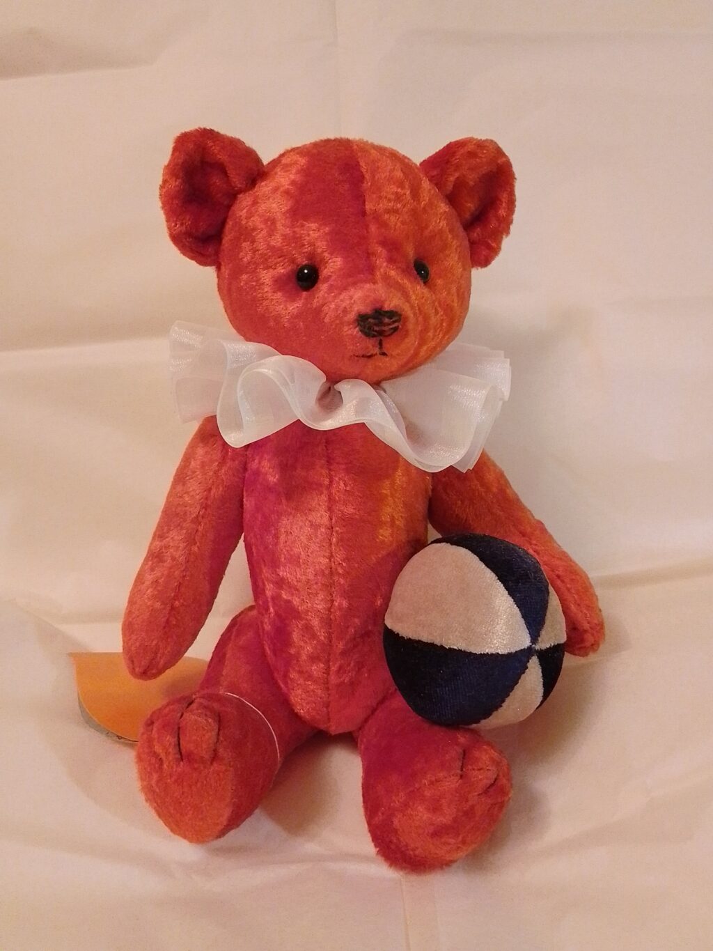 Мишка с мячиком