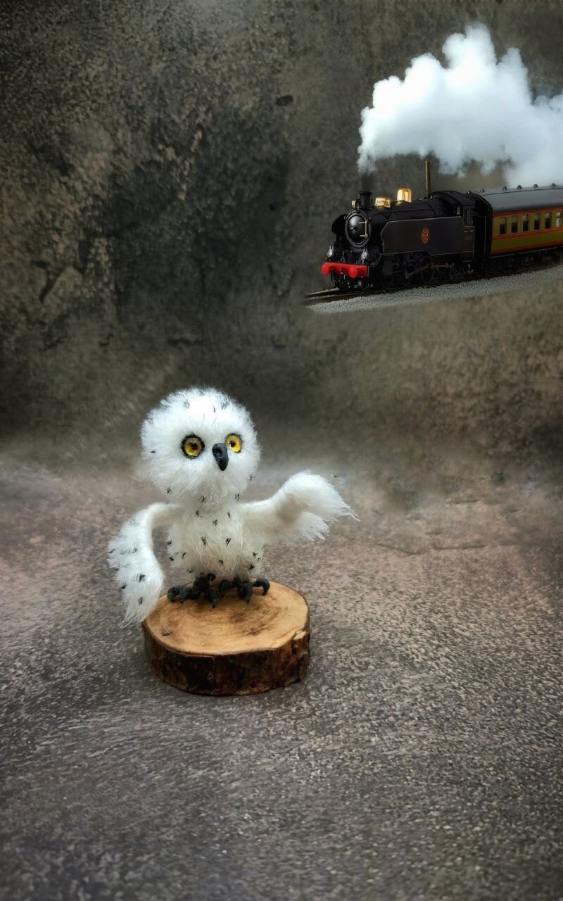 Вязаная миниатюрная совушка Буклюшка