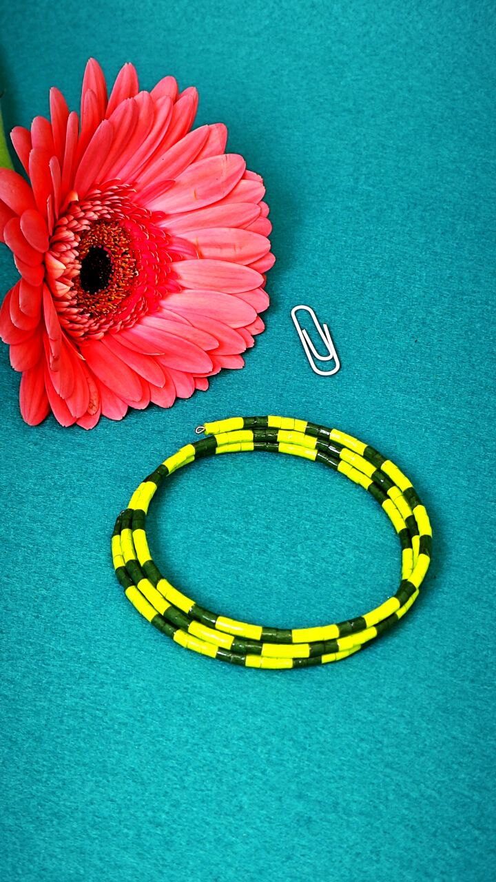 Браслет квиллинг на проволоке с памятью формы.