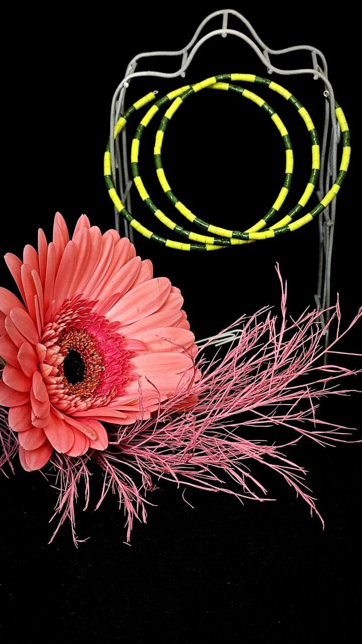 Браслет квиллинг на проволоке с памятью формы.