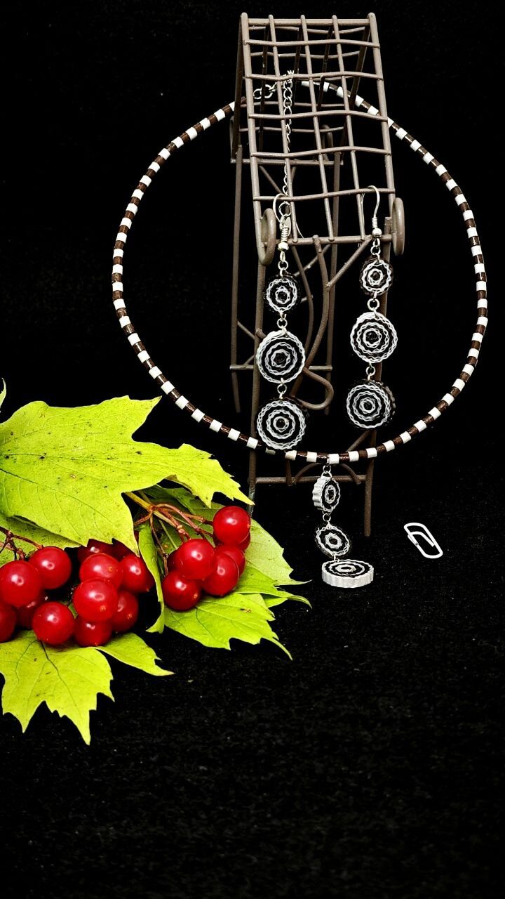 Комплект украшений квиллинг.