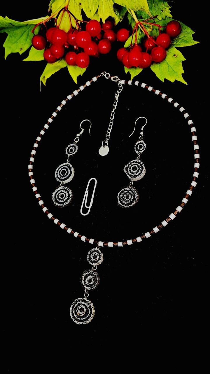 Комплект украшений квиллинг.