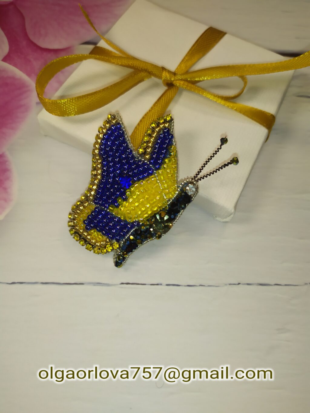 Брош бабочка