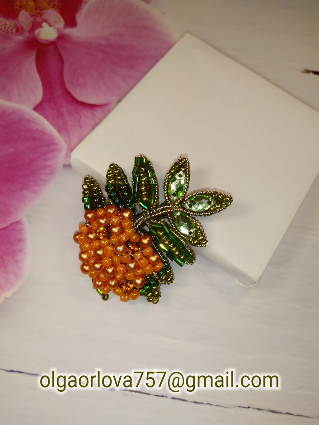 Брошь рябина