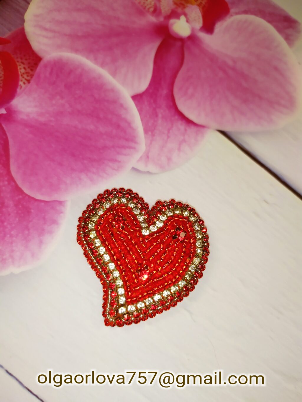 Брошь сердечко