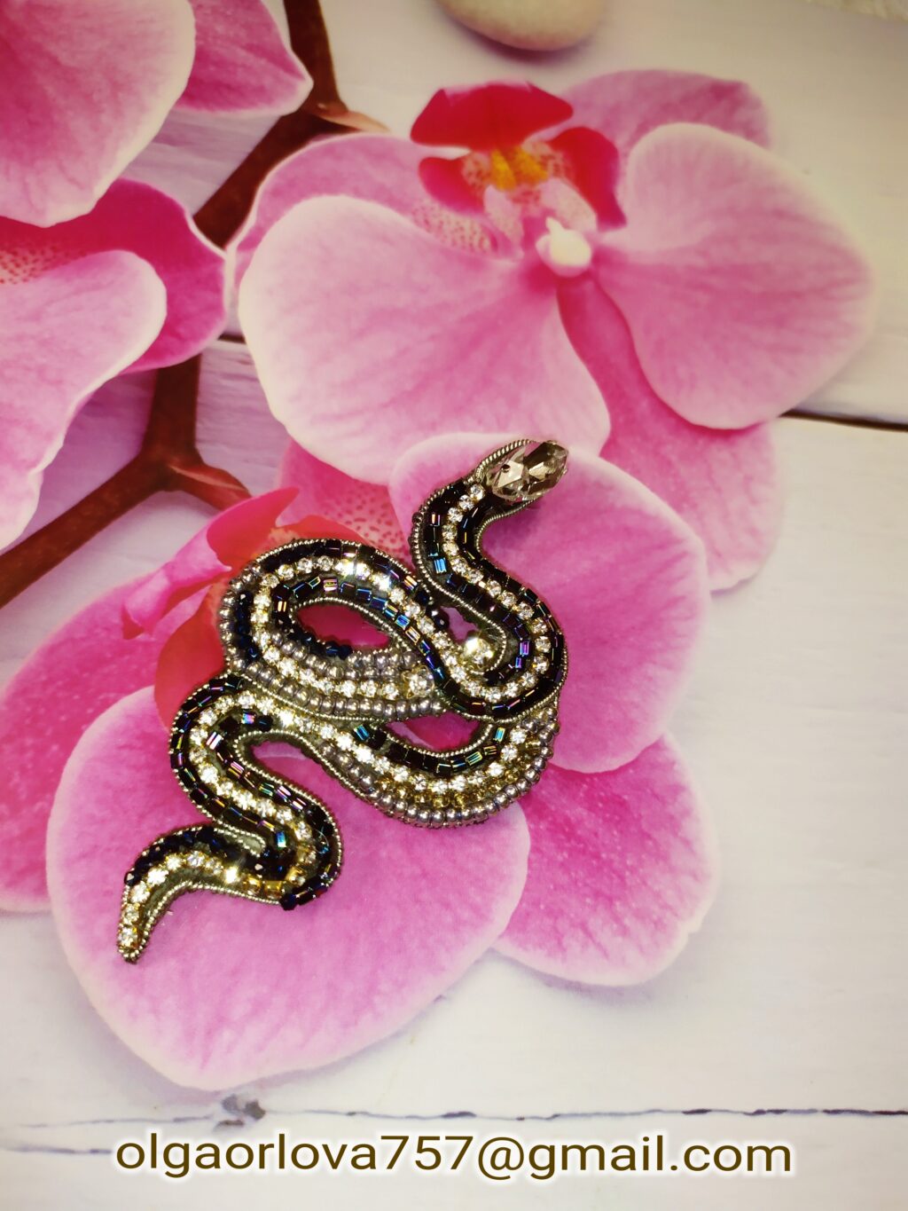 Брош змейка