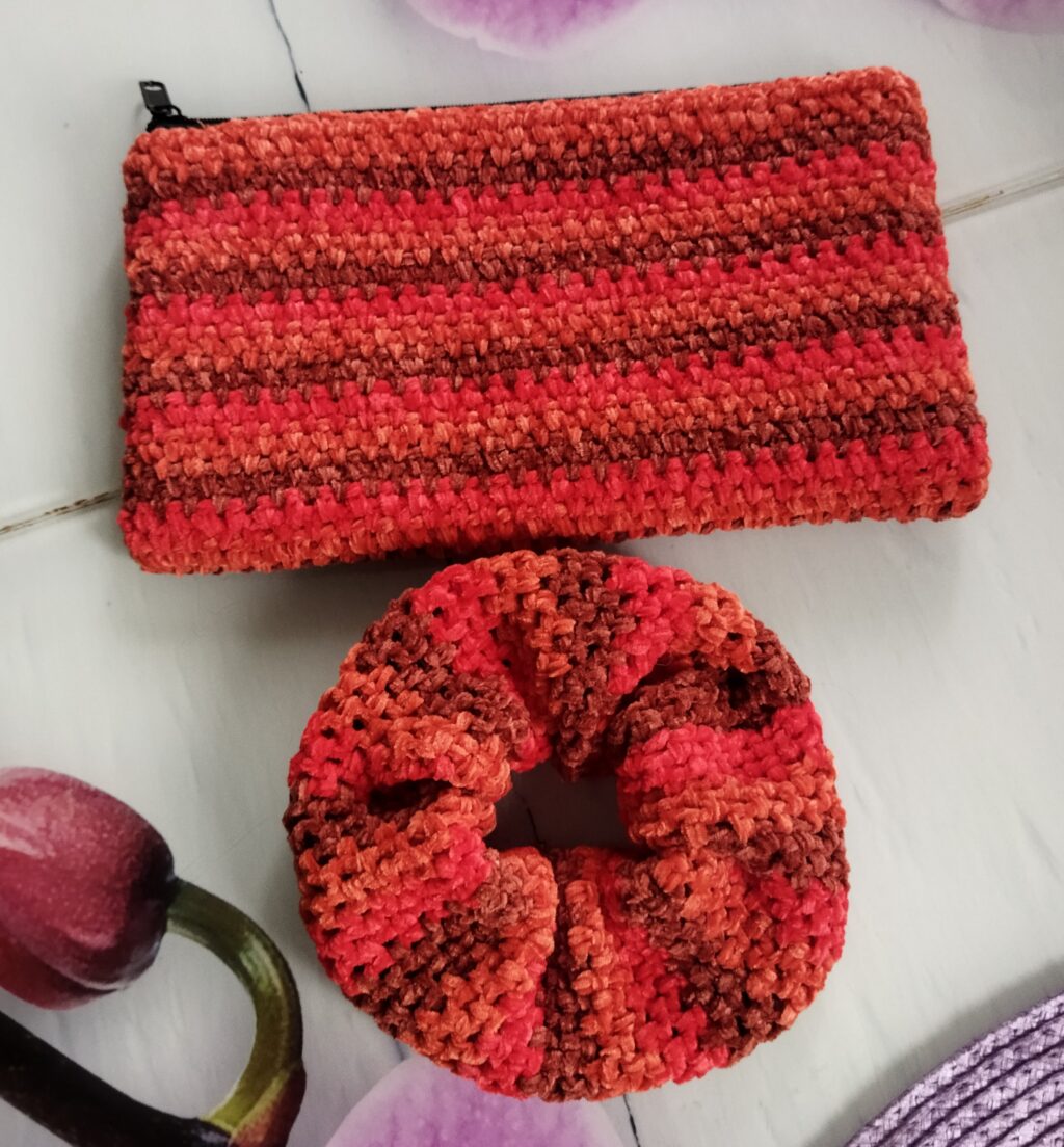 Косметичка и резинка для волос (набор)