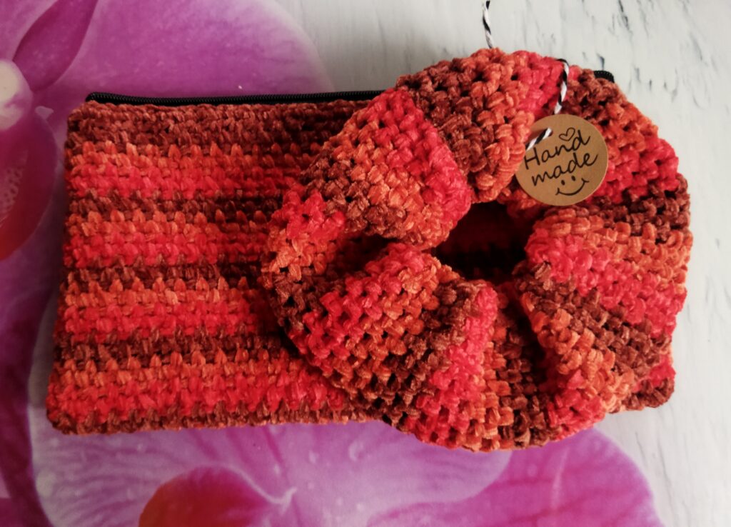 Косметичка и резинка для волос (набор)