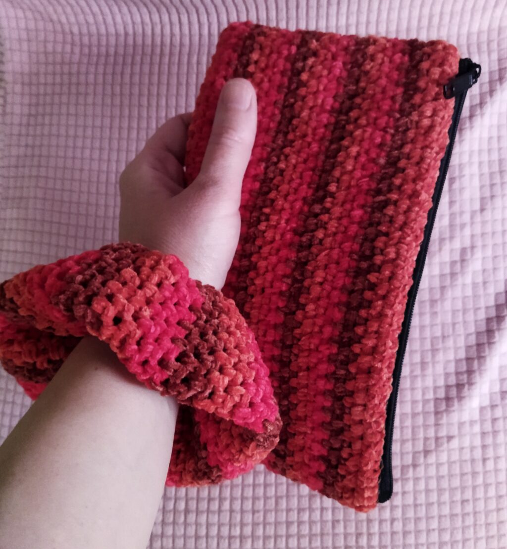 Косметичка и резинка для волос (набор)