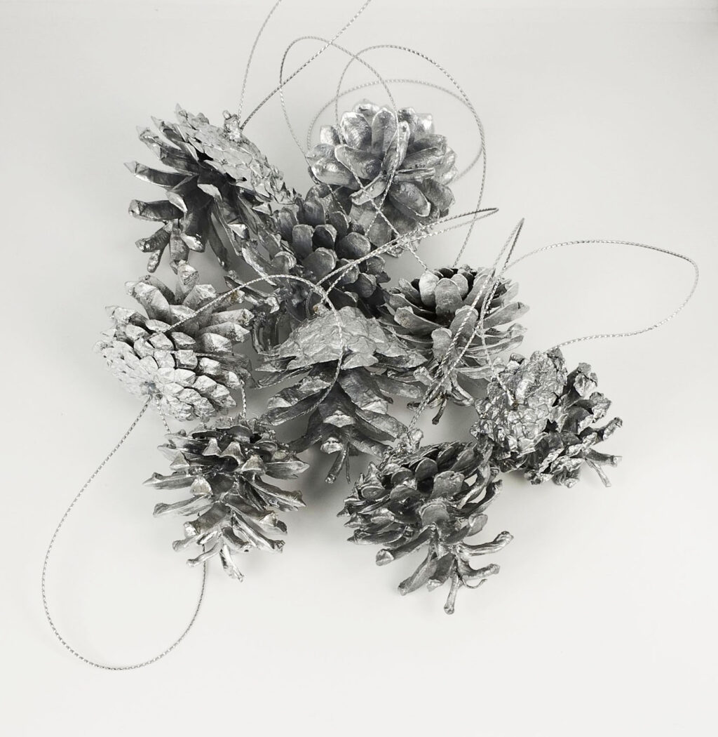 Шишки сосновые окрашенные (золотые, серебряные, с блестками)