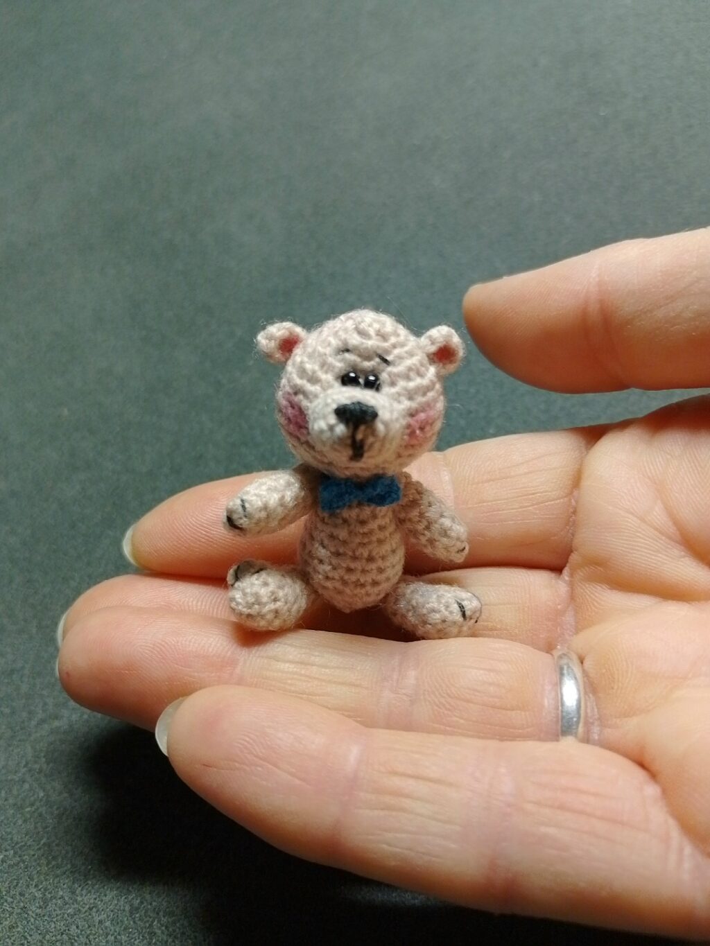 Медвежонок с подарками