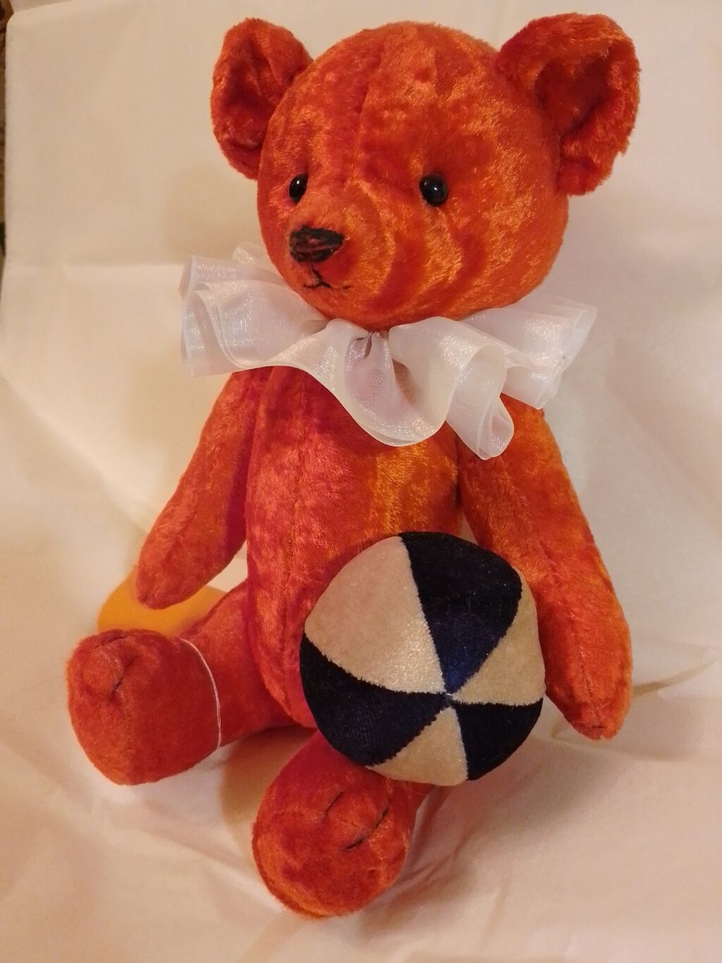 Мишка с мячиком