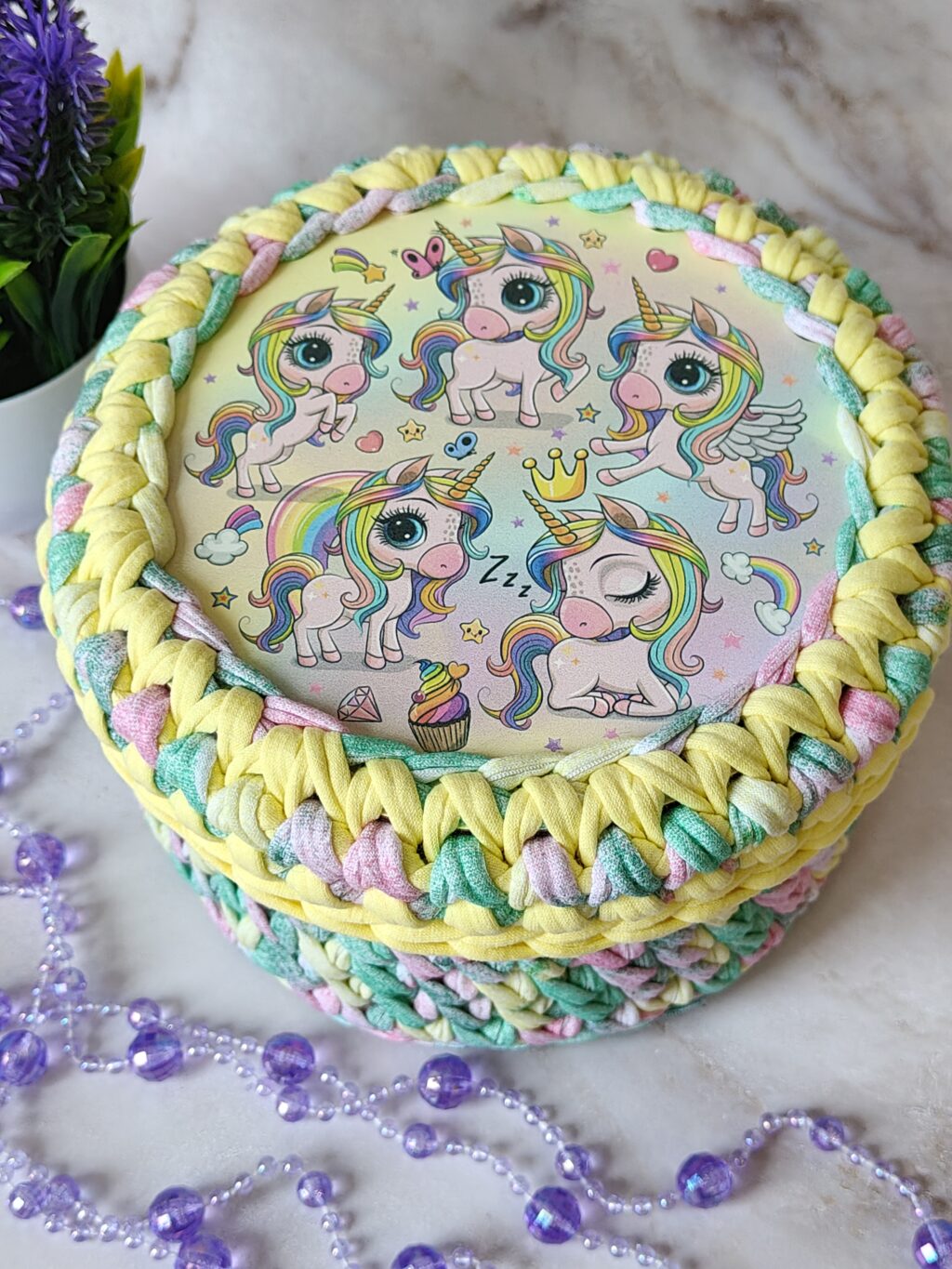 Шкатулка из трикотажной пряжи «Единороги»