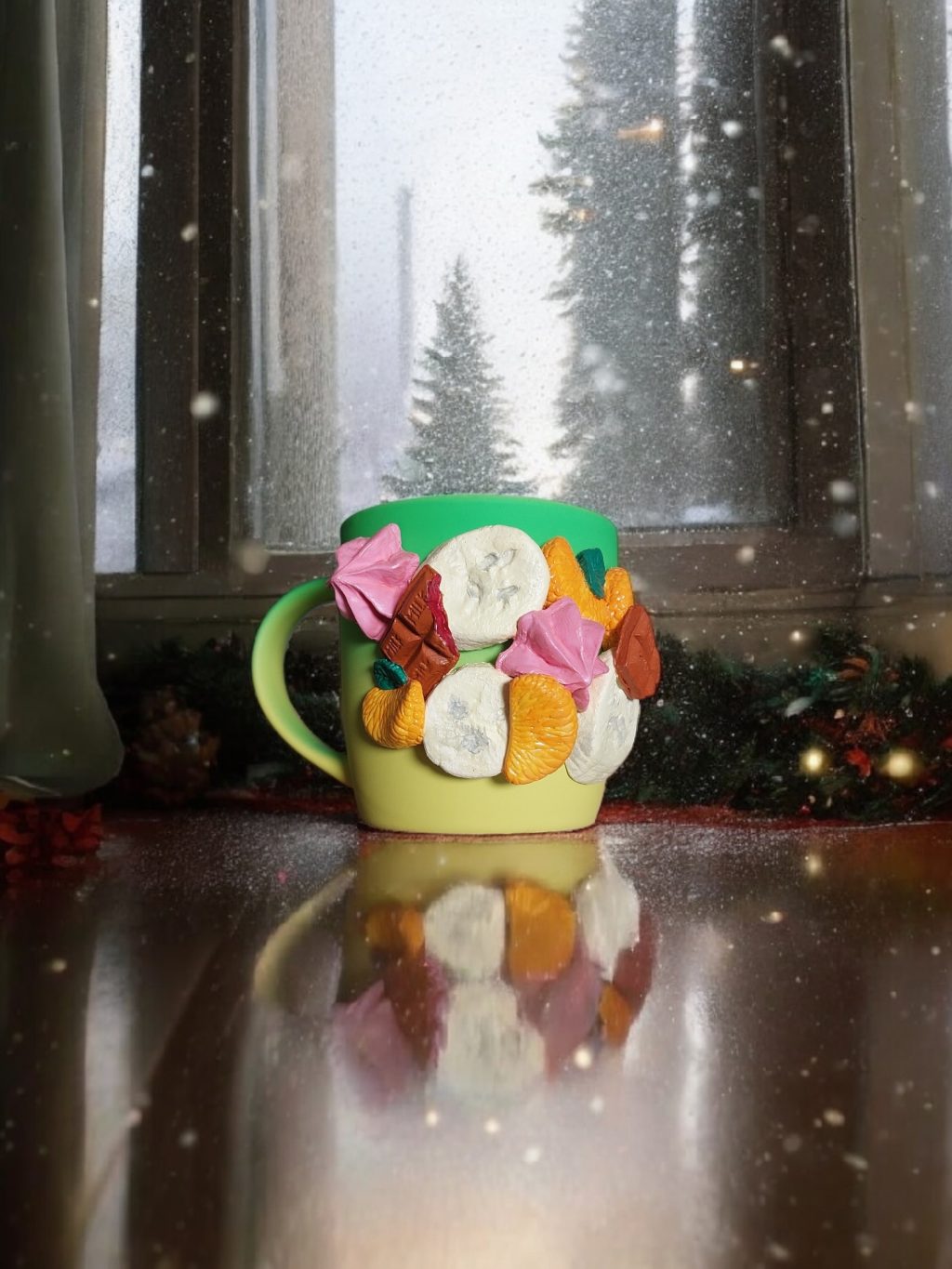 Кружка с декором из вкусняшек