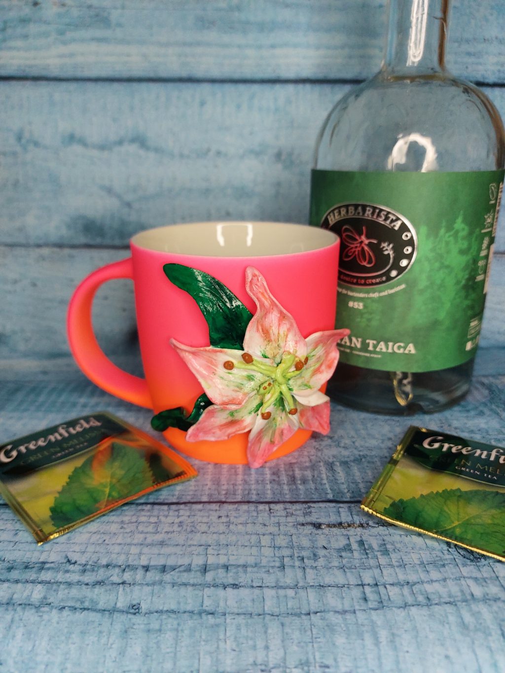 Кружка с декором лилия