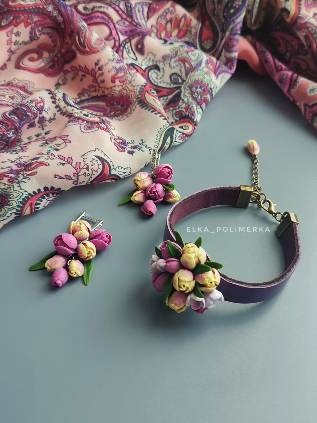Комплект: браслет из натуральной кожи и серьги с тюльпанами из полимерной глины