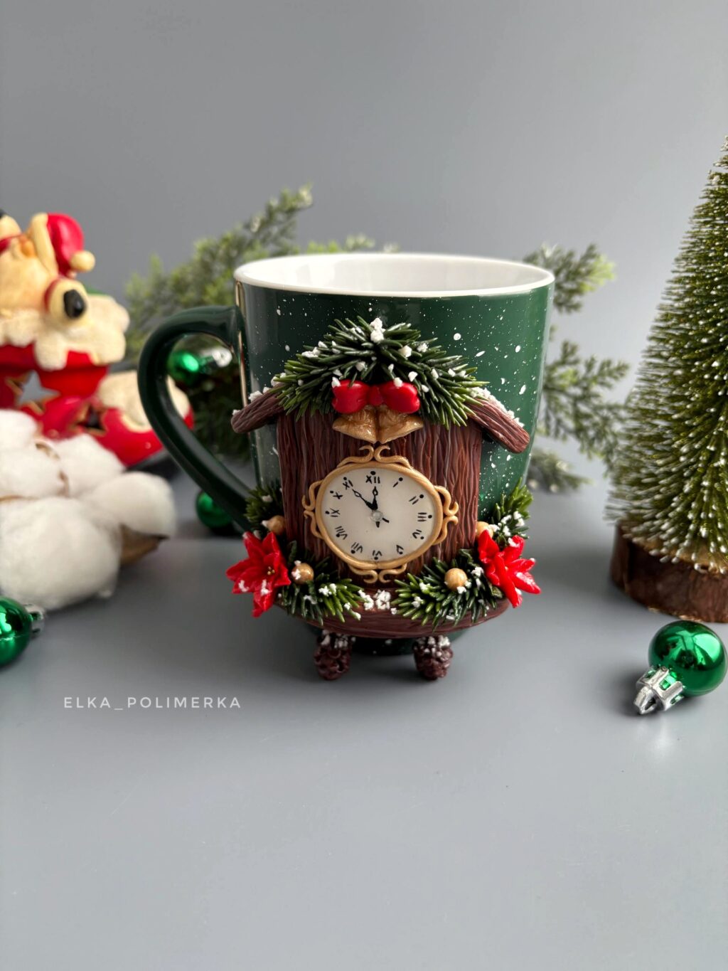 Кружка с декором из полимерной глины «Новогодние куранты»