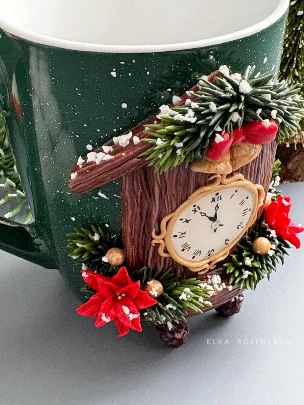 Кружка с декором из полимерной глины «Новогодние куранты»
