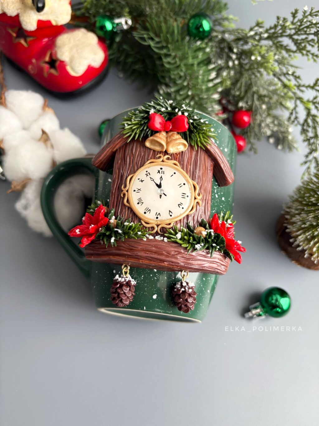 Кружка с декором из полимерной глины «Новогодние куранты»