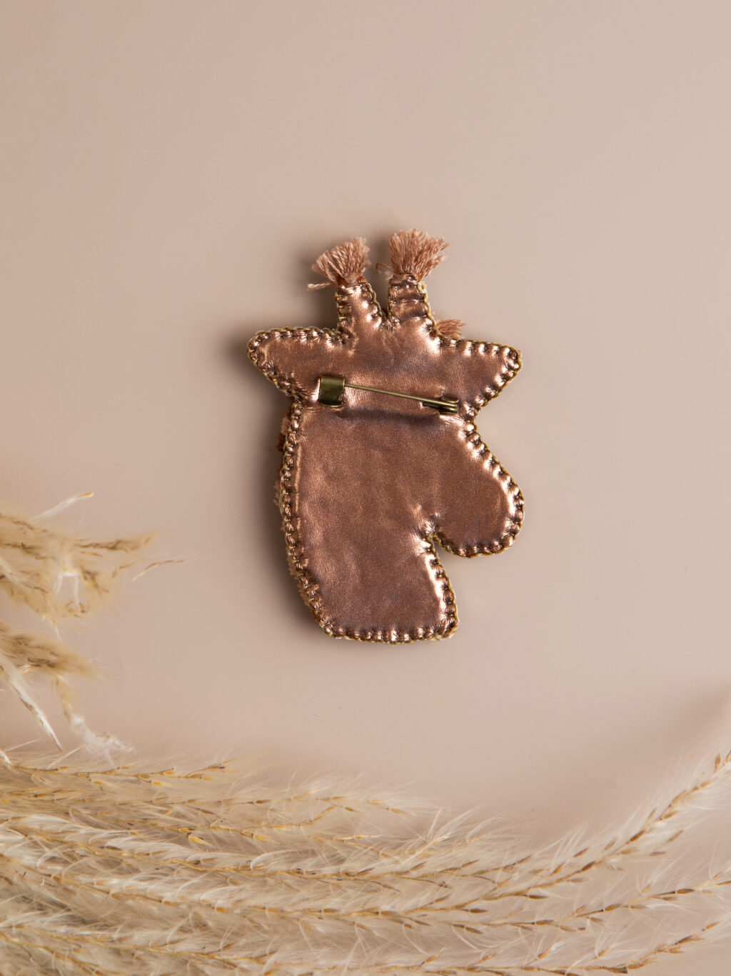 Брошь из бисера «Маленький жираф»