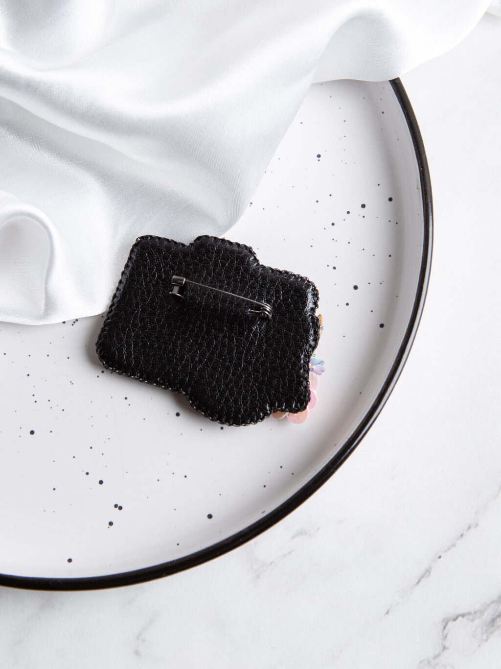 Брошь из бисера «Фотоаппарат»