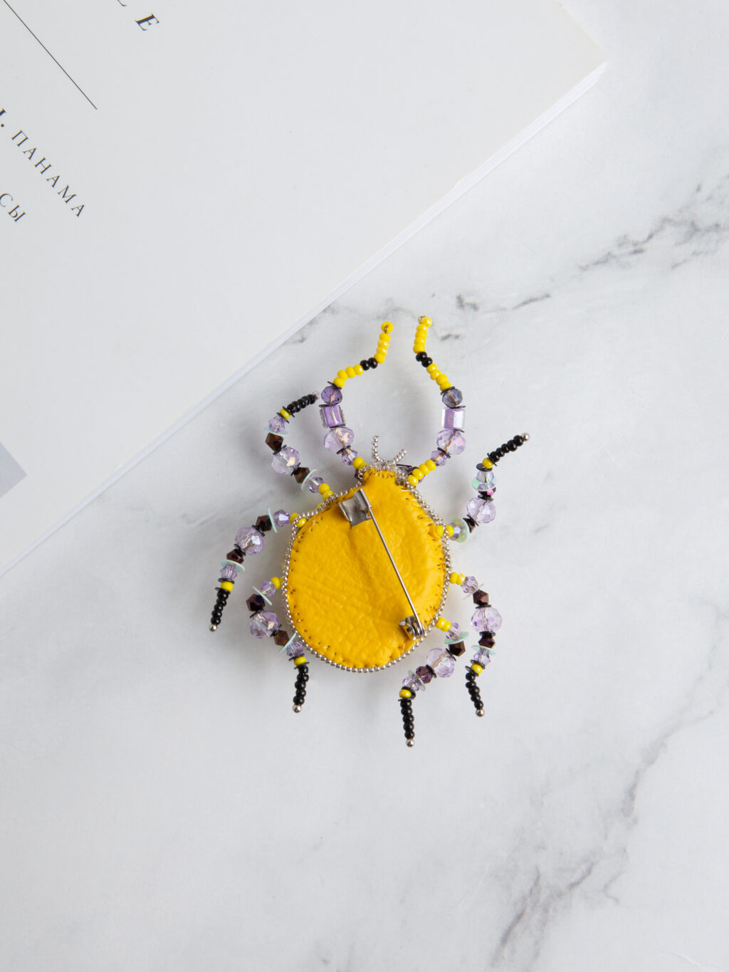 Брошь из бисера «Жёлтый жук»