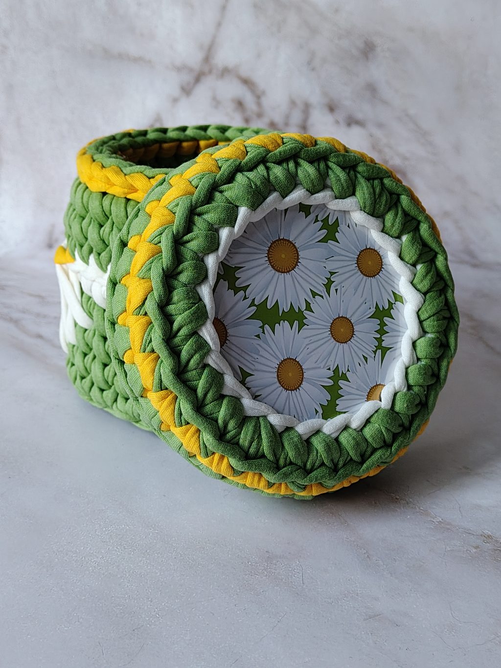 Шкатулка из трикотажной пряжи «Ромашки»