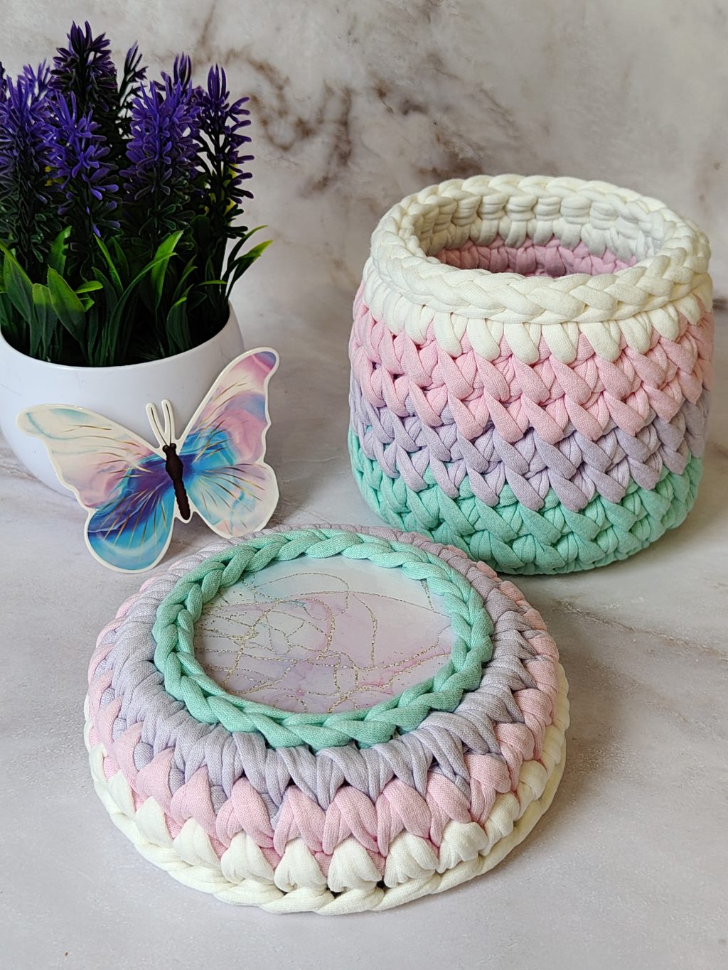 Шкатулка из трикотажной пряжи «Лунный камень»