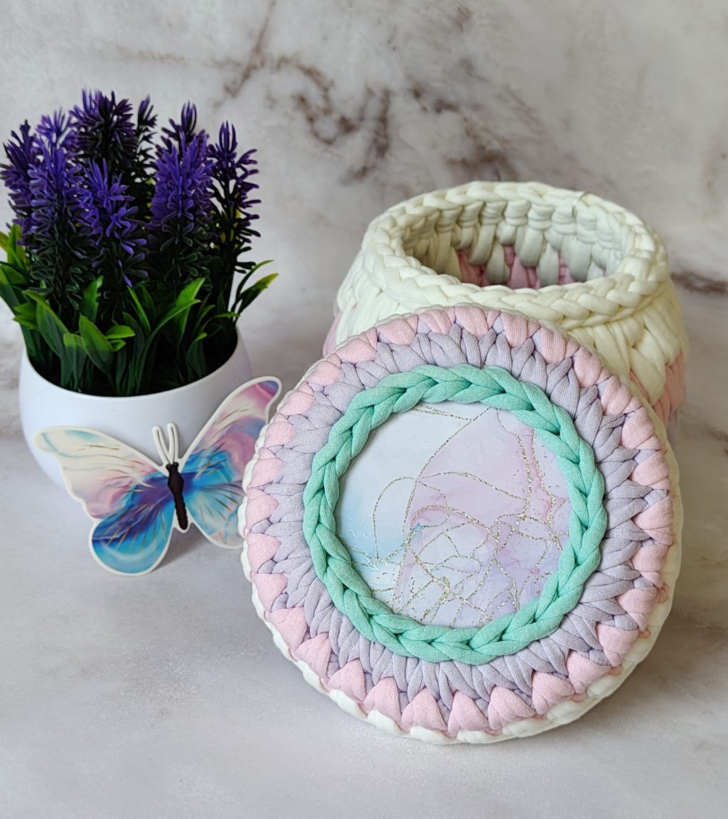 Шкатулка из трикотажной пряжи «Лунный камень»