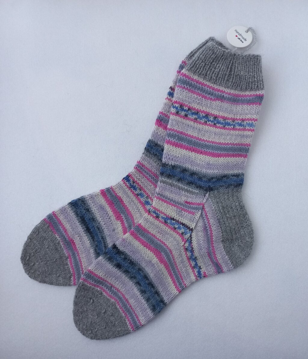 вязаные носки из тонкой пряжи