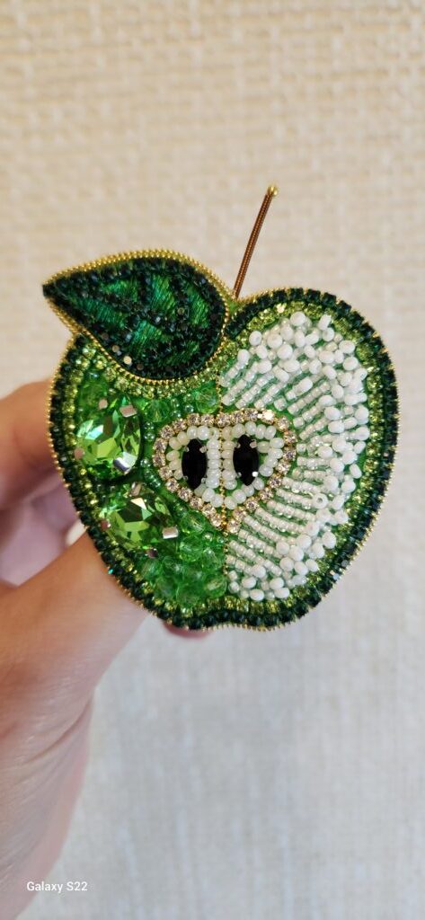 Брошь бисер, бусины