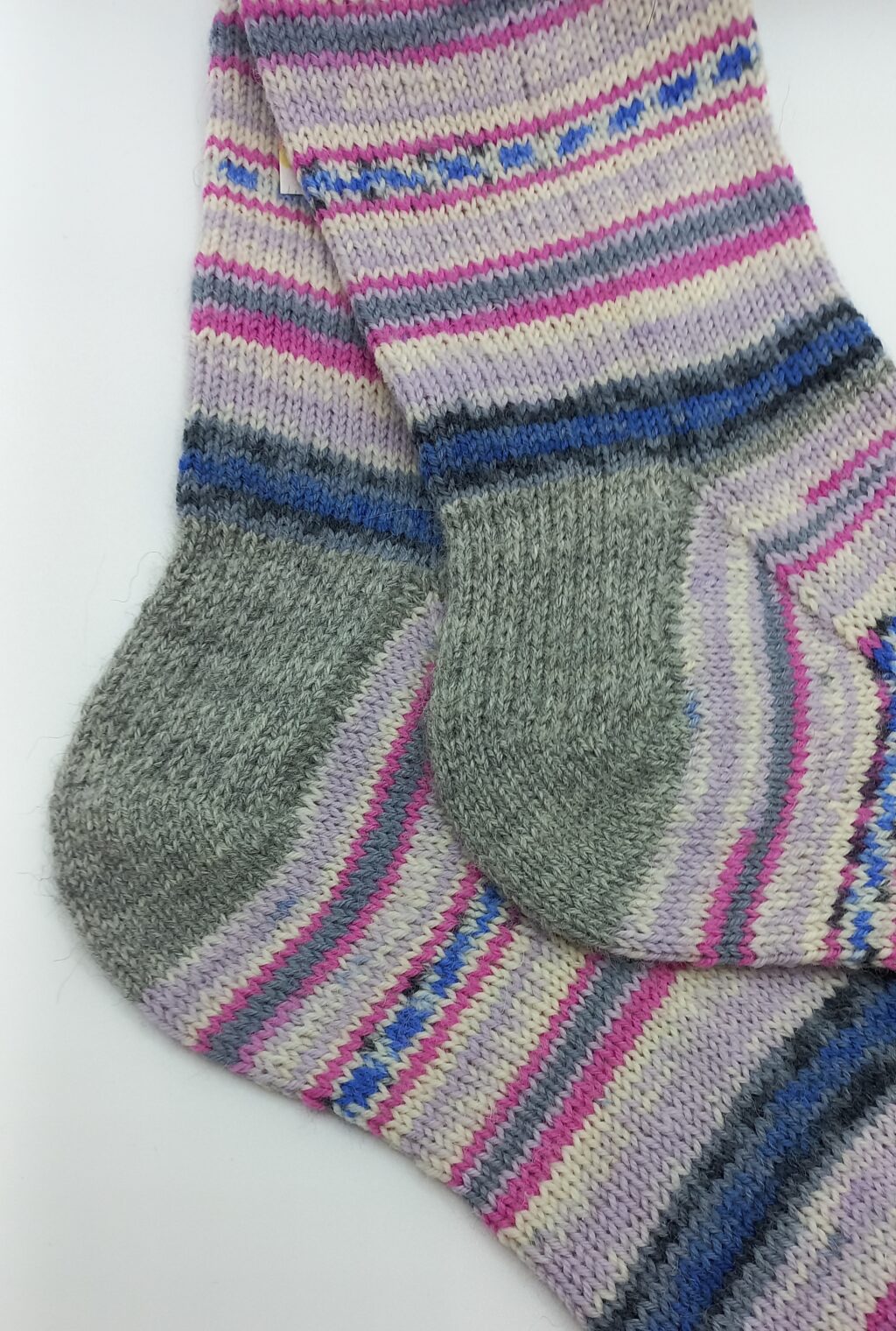 вязаные носки из тонкой пряжи