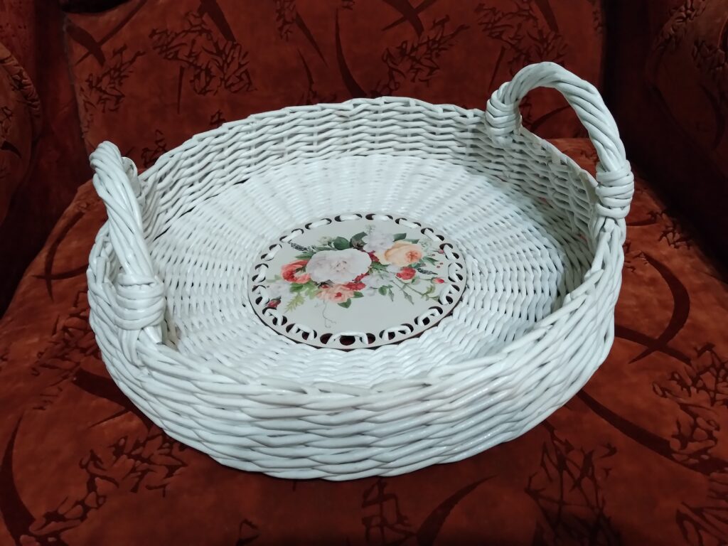 Плетеный поднос на 8 марта любимой женщине