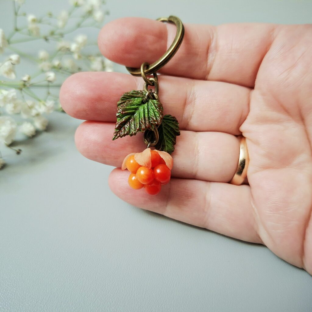 Брелок с ягодой Морошки