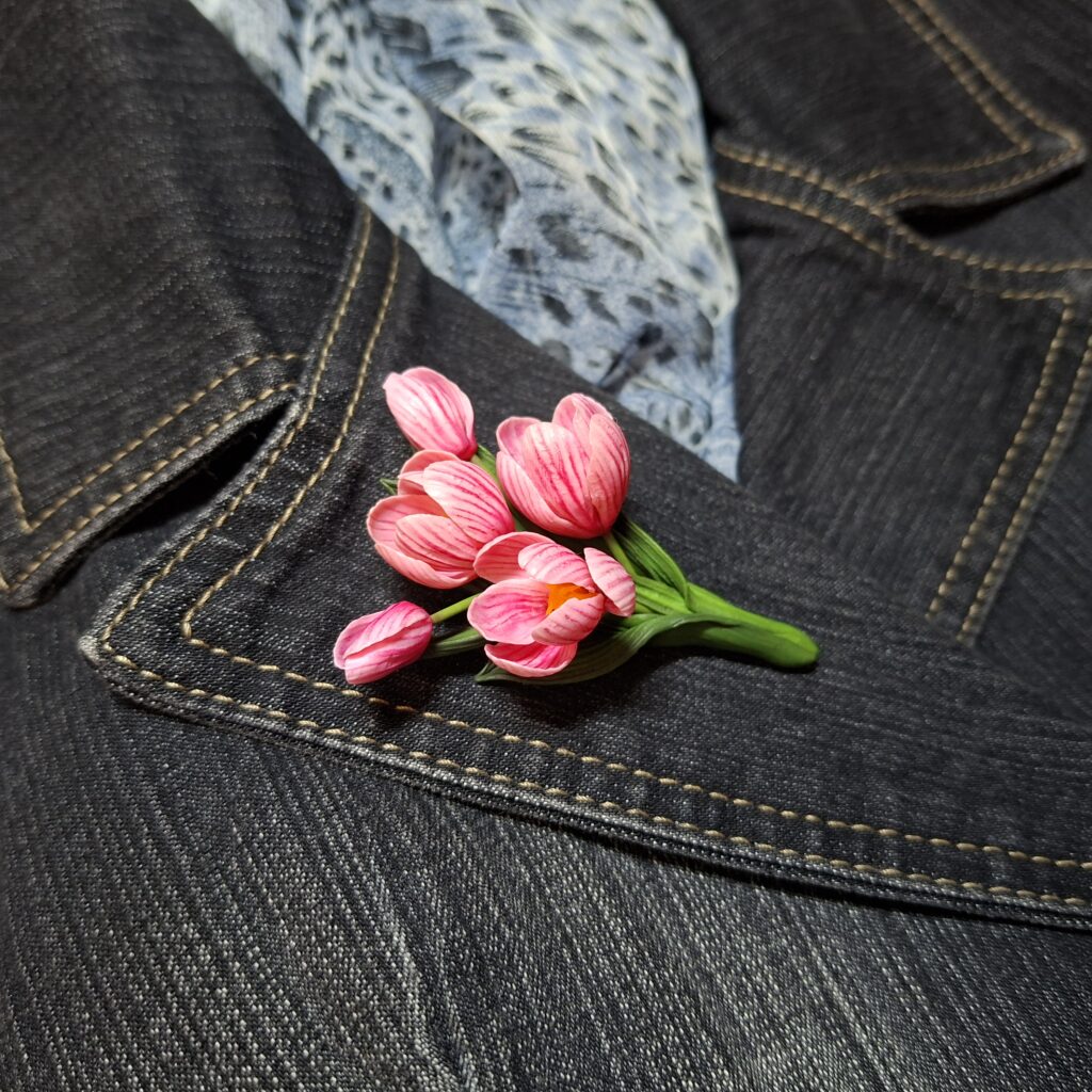 Брошь Весенние крокусы