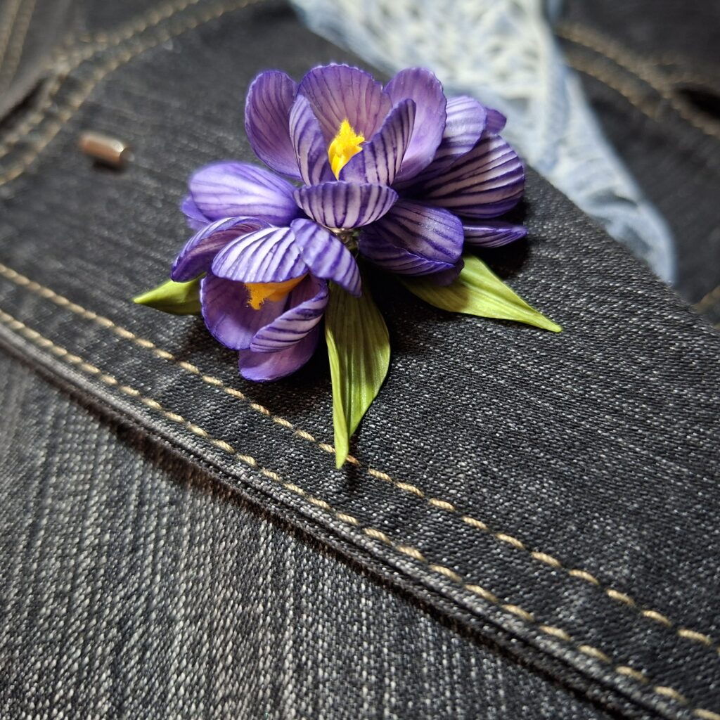 Брошь-игла Крокусы