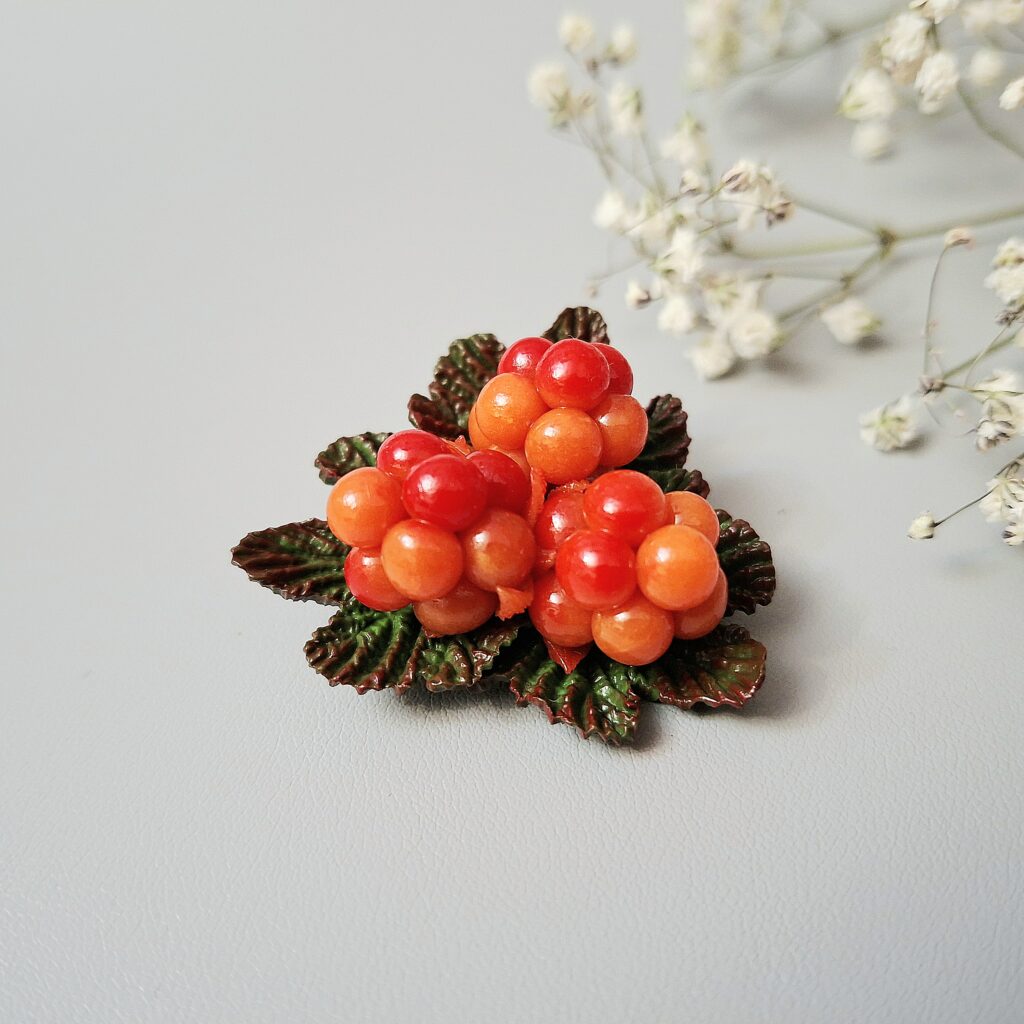 Брошь-булавка Морошка