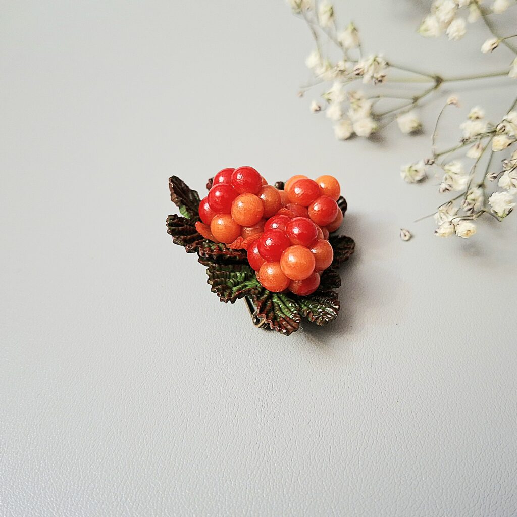 Брошь-булавка Морошка