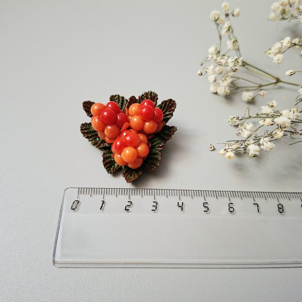 Брошь-булавка Морошка