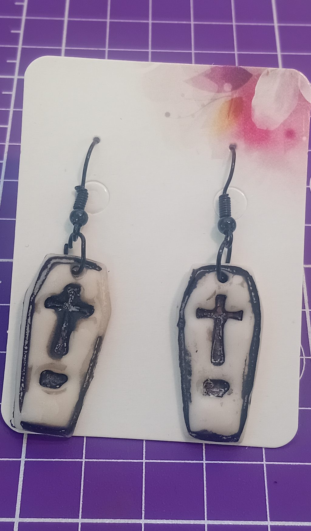 Серьги белые светящиеся «Гробы»