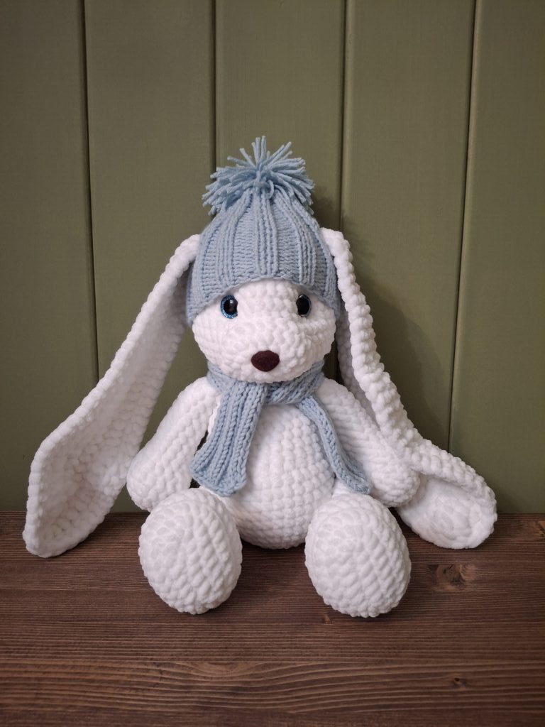 Заяц вязаный