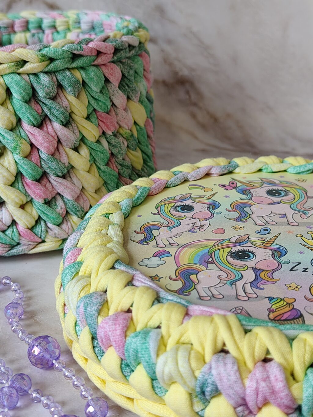 Шкатулка из трикотажной пряжи «Единороги»