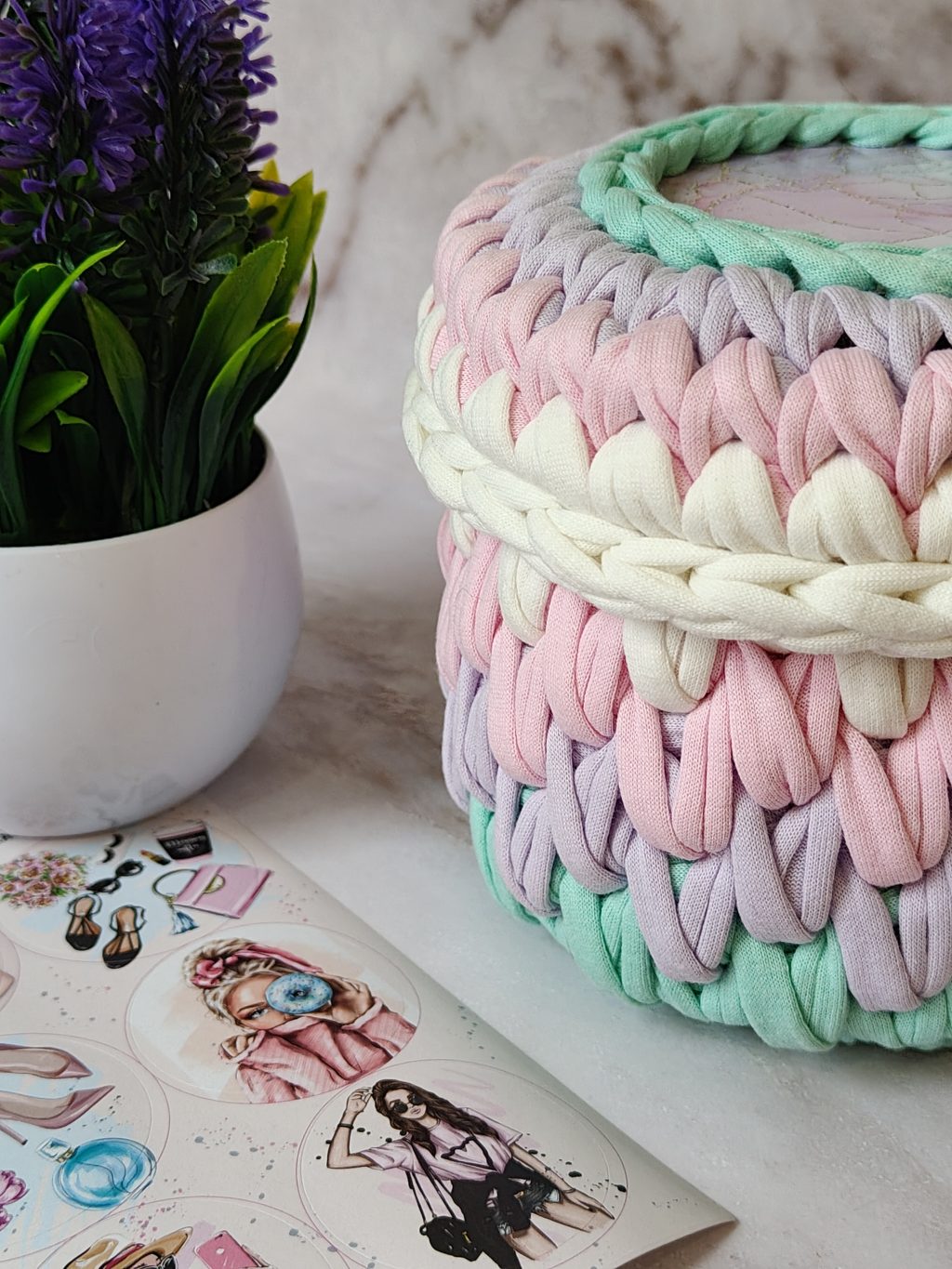 Шкатулка из трикотажной пряжи «Лунный камень»