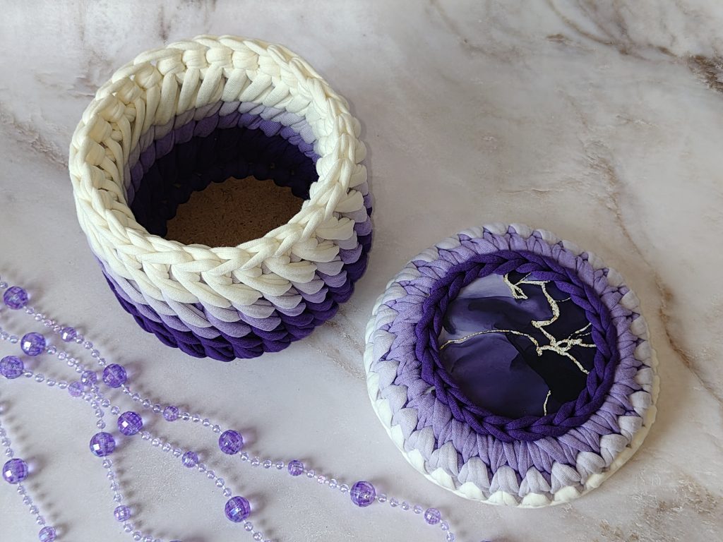 Шкатулка из трикотажной пряжи «Аметист»