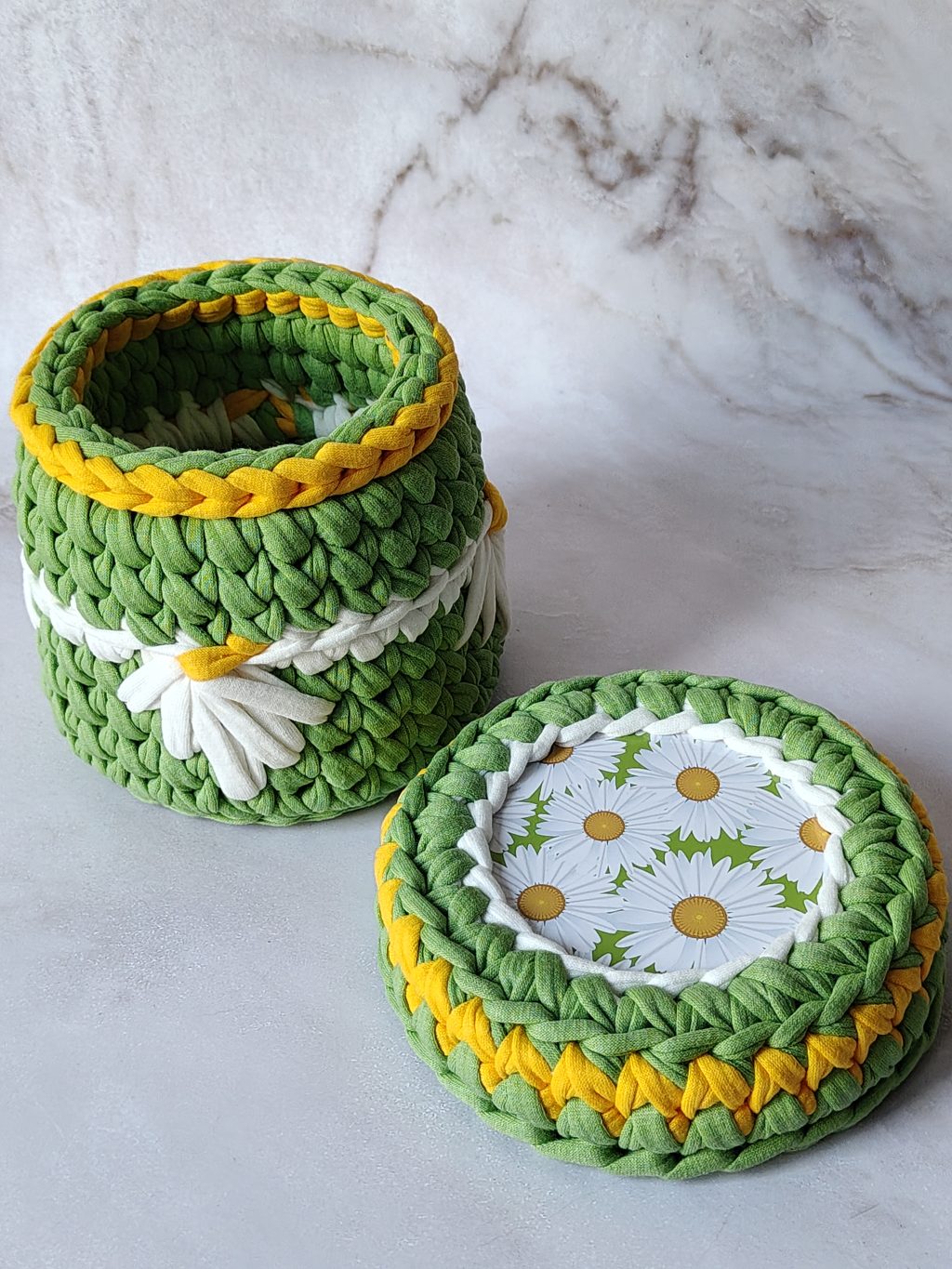 Шкатулка из трикотажной пряжи «Ромашки»